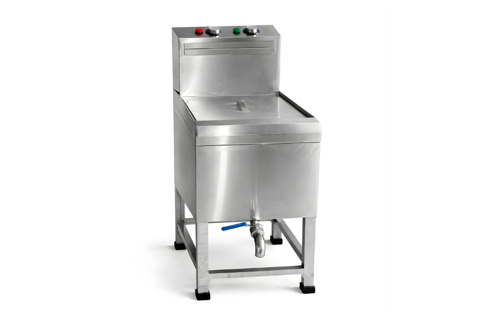 Chất liệu inox sáng bóng, ít bám dầu mỡ nên rất dễ lau chùi sau khi sử dụng
