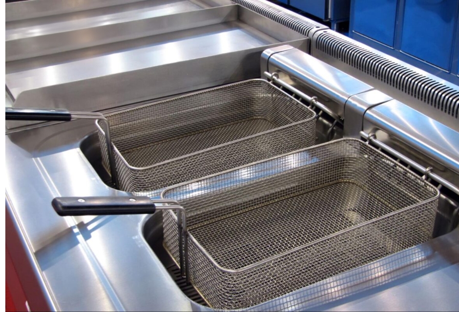 Inox Kim Thịnh sản xuất bếp chiên nhúng công nghiệp bằng điện chất lượng, đảm bảo độ bền, hiệu suất ổn định và an toàn