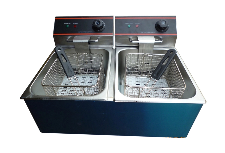 Bếp chiên nhúng đôi được thiết kế với 2 ngăn chiên dung tích lớn, cho phép chế biến cùng lúc nhiều thực phẩm trong thời gian ngắn Bếp chiên nhúng đôi được thiết kế với 2 ngăn chiên dung tích lớn, cho phép chế biến cùng lúc nhiều thực phẩm trong thời gian ngắn