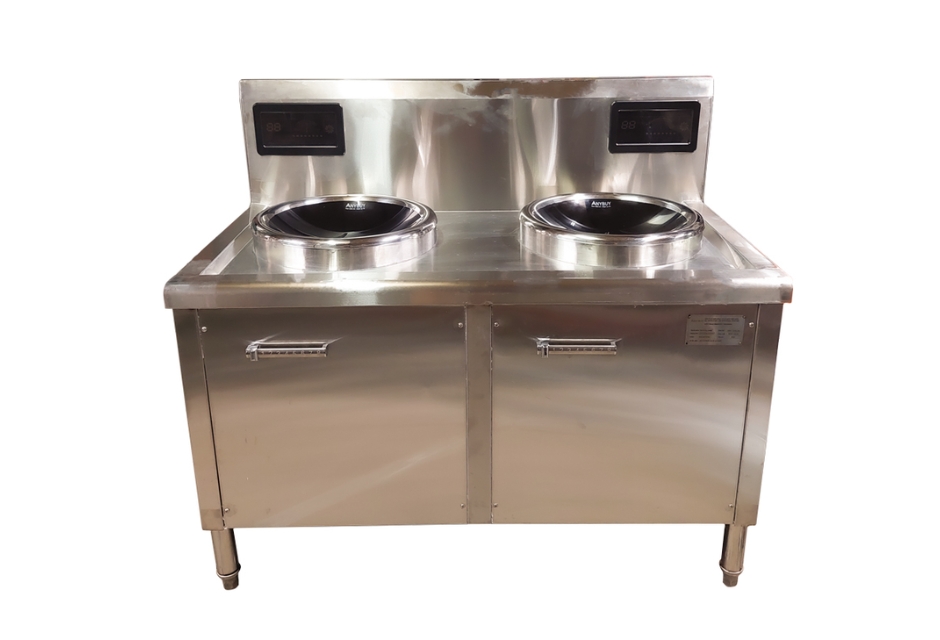 Vệ sinh bếp bằng khăn mềm sau khi bếp đã nguội, tránh để dầu mỡ và cặn thức ăn bám lâu ngày