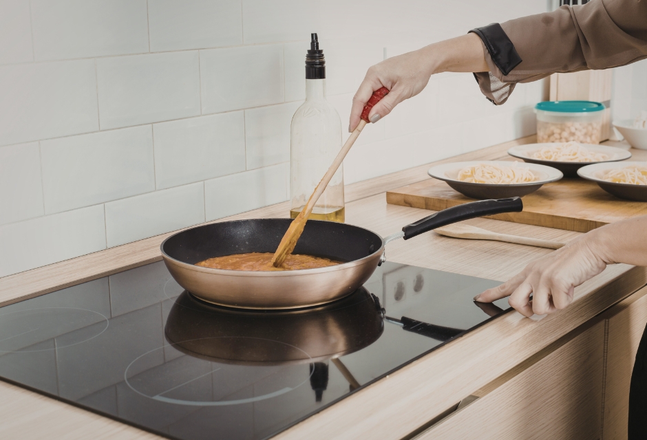 Sử dụng đúng cách sẽ giúp bếp từ duy trì hiệu suất ổn định và hạn chế tối đa các sự cố 