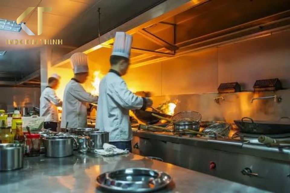Hệ thống hút khói giúp khu bếp thông thoáng